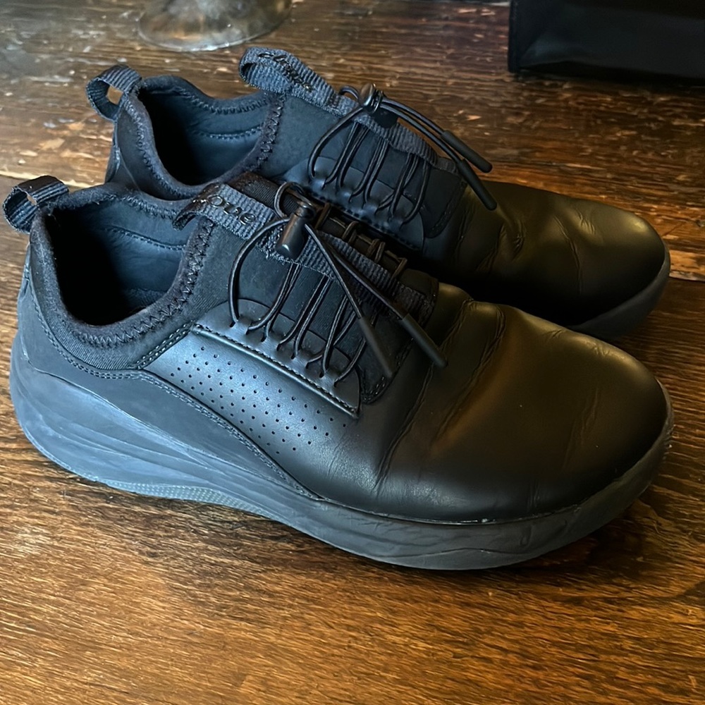 Women’s size 8 Cloves. Brand new